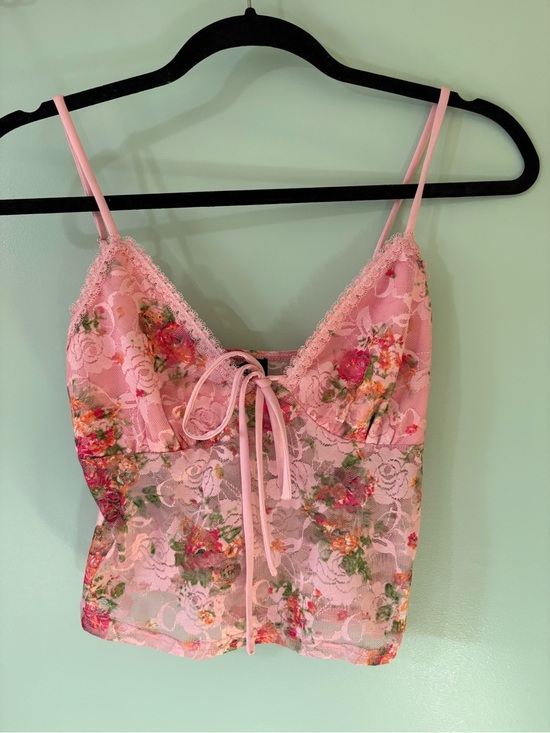 Lulus Tops - Lulu's Pink Floral Lace Cami with Front Tie Detail